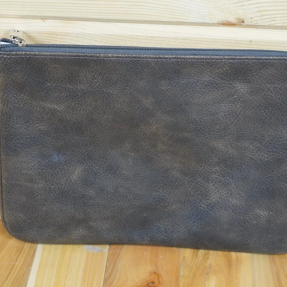 Thirty One Brown Zip Pouch‎ 6.5